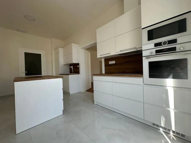 Prodej bytu 4+1, Děčín, Husovo nám., 156 m2