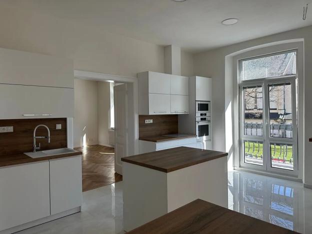 Prodej bytu 4+1, Děčín, Husovo nám., 156 m2