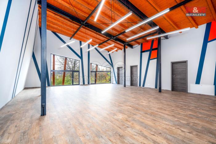 Pronájem obchodního prostoru, Okrouhlo, 1076 m2