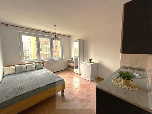 Pronájem bytu 1+kk, Prachatice, nám. Přátelství, 21 m2