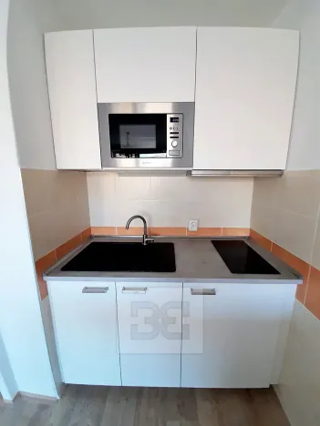 Pronájem bytu 2+kk, Praha - Hlubočepy, Pivcova, 41 m2