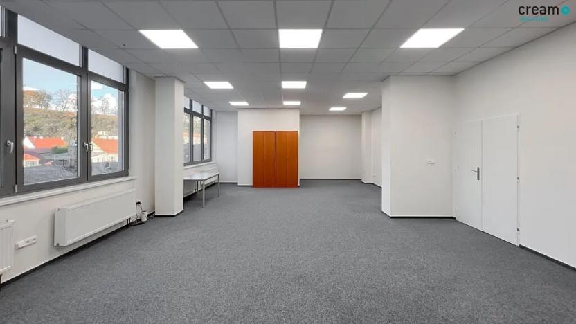 Pronájem kanceláře, Třebíč, Karlovo nám., 69 m2