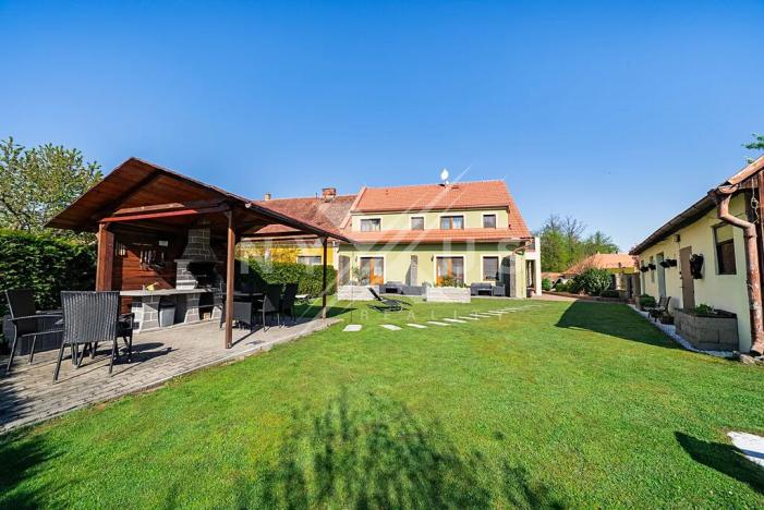 Prodej rodinného domu, Třeboň, 429 m2