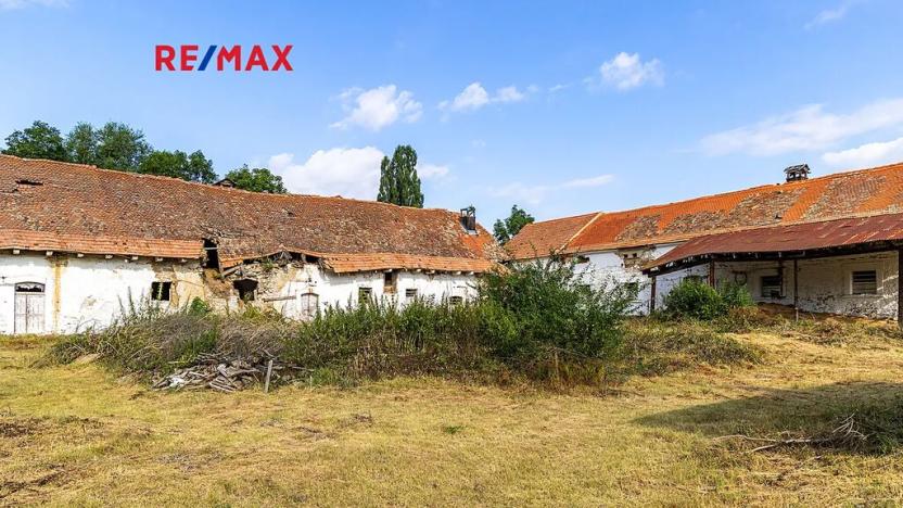 Prodej zemědělského objektu, Počedělice, 2500 m2