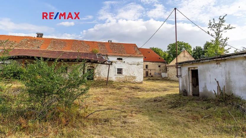 Prodej zemědělského objektu, Počedělice, 2500 m2