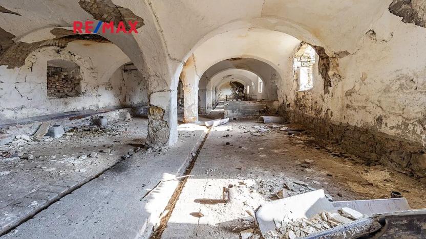 Prodej zemědělského objektu, Počedělice, 2500 m2