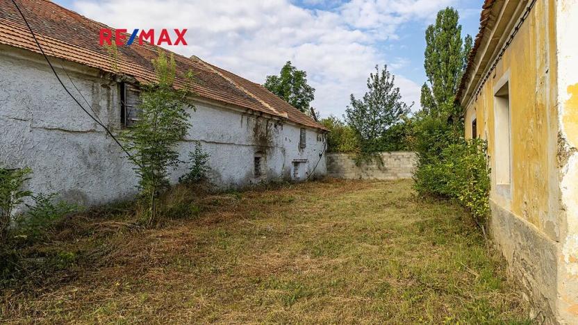 Prodej zemědělského objektu, Počedělice, 2500 m2