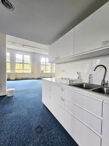 Pronájem kanceláře, Praha - Veleslavín, Na okraji, 985 m2