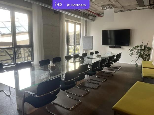 Pronájem kanceláře, Praha - Karlín, Pernerova, 879 m2