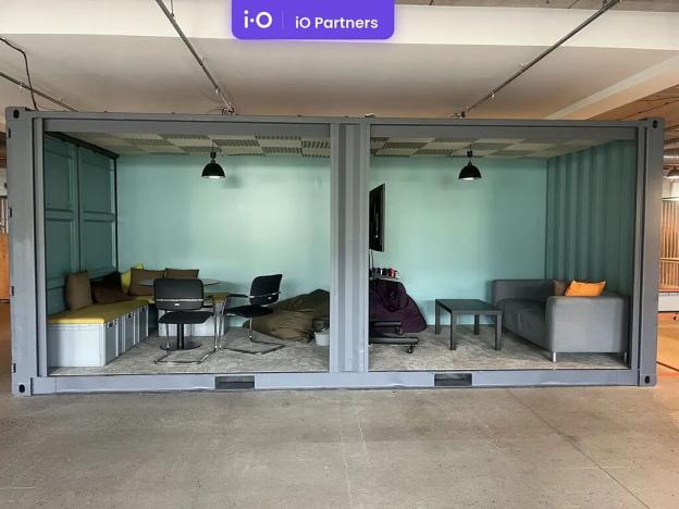 Pronájem kanceláře, Praha - Karlín, Pernerova, 879 m2