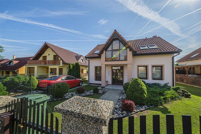 Pronájem rodinného domu, Hustopeče, U Vodojemu, 178 m2