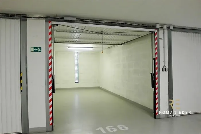 Pronájem garáže, Praha - Prosek, Lovosická, 18 m2
