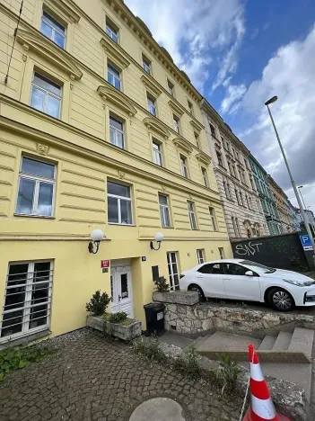 Prodej komerční nemovitosti, Praha - Smíchov, Radlická, 60 m2