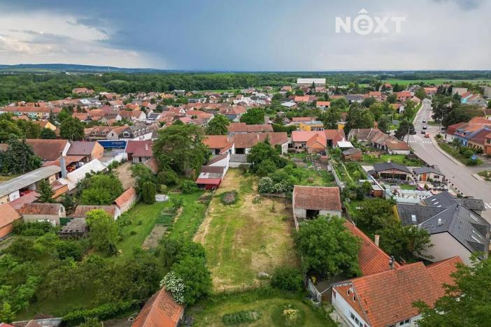 Prodej pozemku pro bydlení, Drnholec, nám. Svobody, 2111 m2