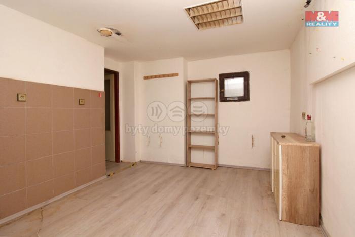 Pronájem skladu, Kratonohy, 3652 m2