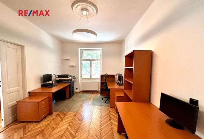 Pronájem kanceláře, Praha - Vinohrady, Kolínská, 127 m2