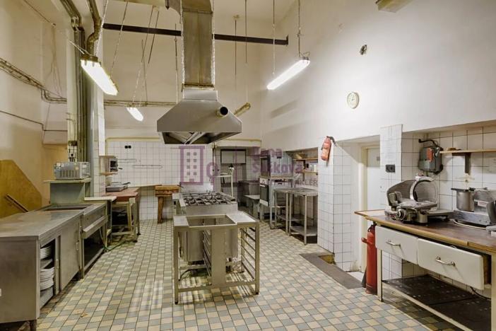 Pronájem obchodního prostoru, Jindřichův Hradec, nám. Míru, 160 m2