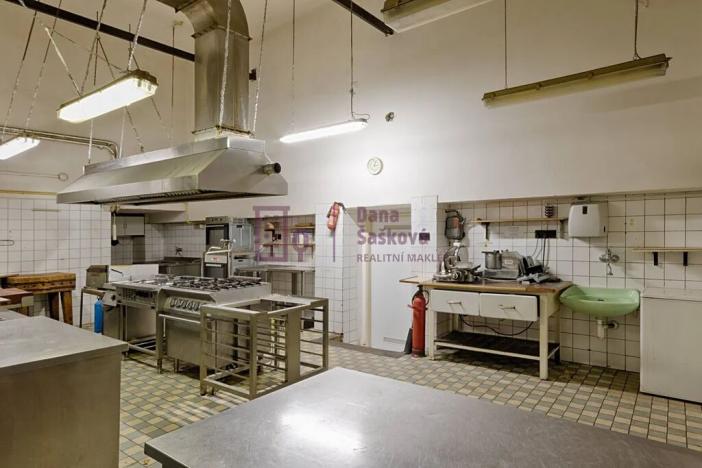 Pronájem restaurace, Jindřichův Hradec, nám. Míru, 160 m2