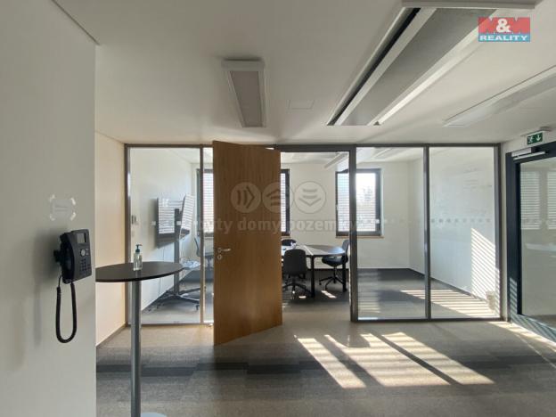 Pronájem kanceláře, Brno - Komárov, Svatopetrská, 486 m2