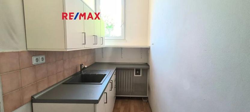 Pronájem kanceláře, Praha - Kobylisy, Horňátecká, 72 m2