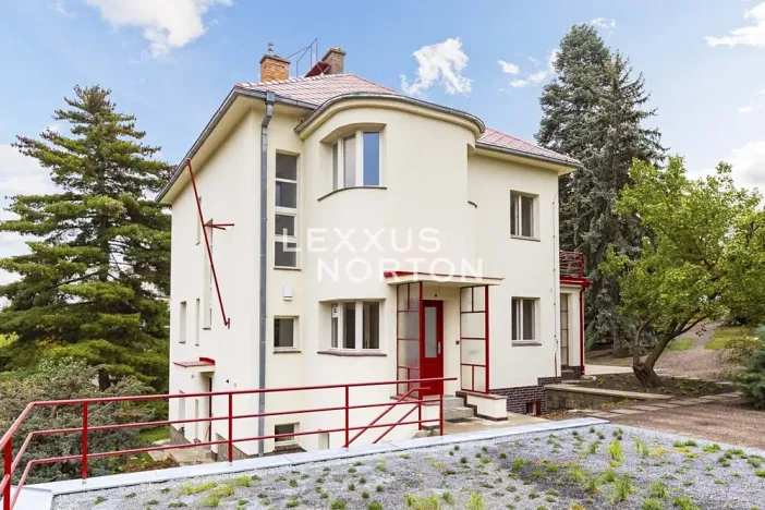 Pronájem rodinného domu, Praha - Smíchov, K vodojemu, 250 m2