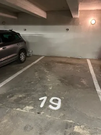 Pronájem garážového stání, Praha - Holešovice, Osadní, 11 m2