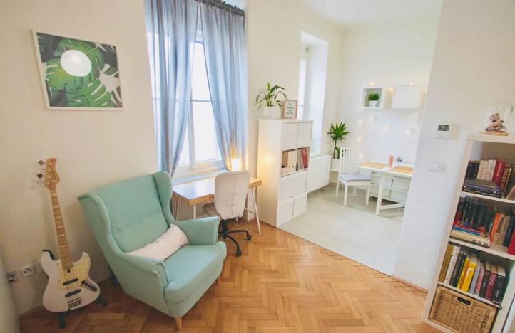 Pronájem bytu 1+1, Praha - Žižkov, Fibichova, 35 m2