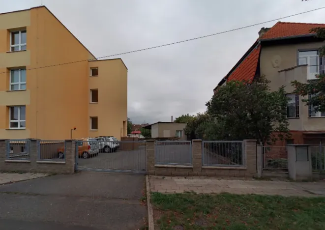 Pronájem garážového stání, Žatec, Otokara Březiny, 15 m2