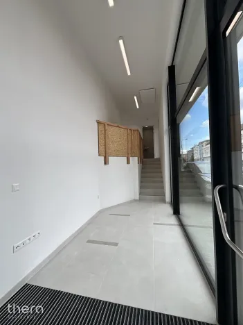 Prodej obchodního prostoru, Hradec Králové, 21 m2
