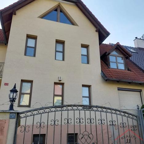Prodej rodinného domu, Praha - Kyje, Branská, 402 m2