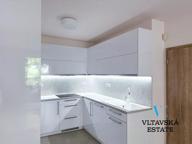 Pronájem bytu 2+kk, Praha - Karlín, Křižíkova, 53 m2