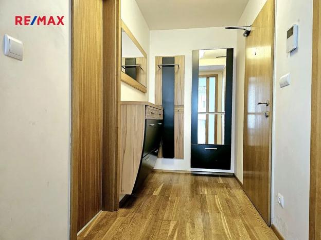 Pronájem bytu 1+kk, Praha - Žižkov, Ke kapslovně, 48 m2