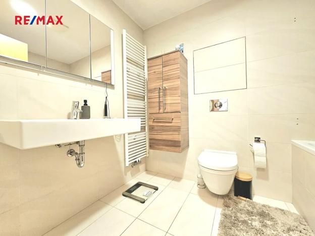 Pronájem bytu 1+kk, Praha - Žižkov, Ke kapslovně, 48 m2