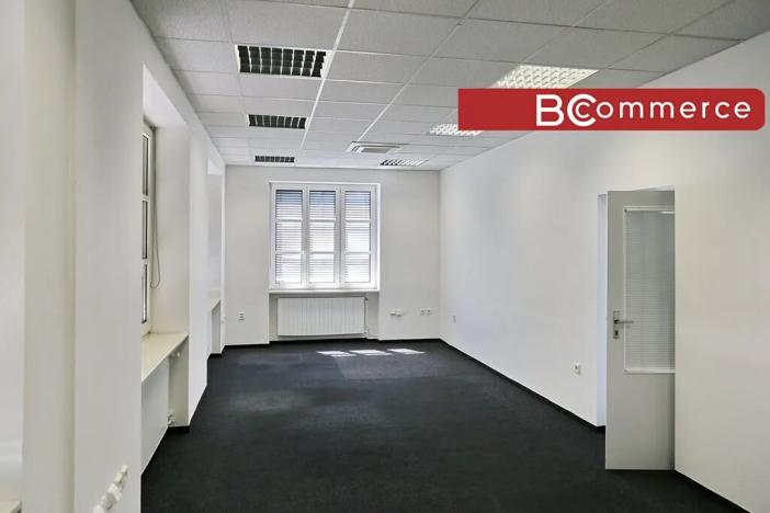 Pronájem kanceláře, Brno, Olomoucká, 221 m2