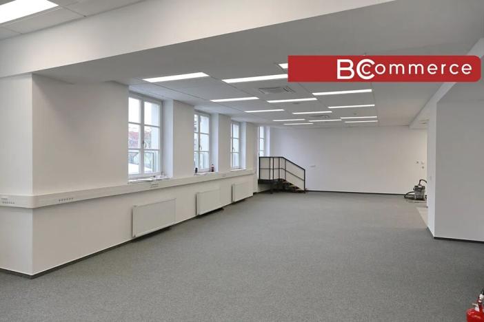 Pronájem kanceláře, Brno, Starobrněnská, 153 m2