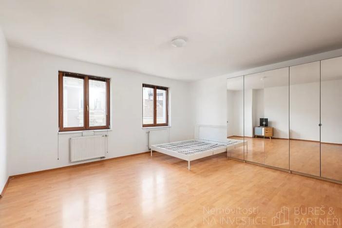 Pronájem bytu 1+kk, Praha - Žižkov, Husitská, 43 m2