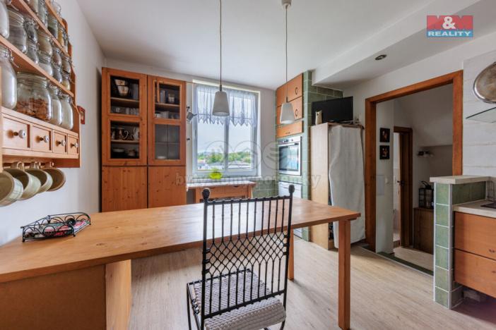Prodej atypického bytu, Karlovy Vary - Bohatice, Fričova, 105 m2