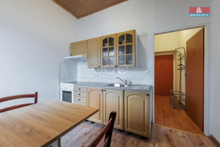 Prodej bytu 1+1, Karlovy Vary, K. Čapka, 36 m2