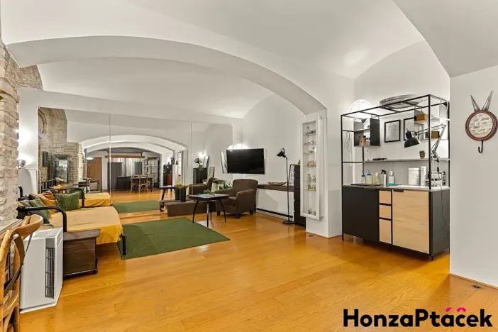 Prodej komerční nemovitosti, Praha - Nové Město, Dittrichova, 66 m2