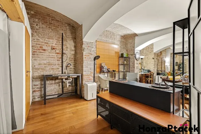 Prodej komerční nemovitosti, Praha - Nové Město, Dittrichova, 66 m2