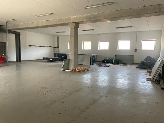 Pronájem výrobních prostor, Tachlovice, Karlštejnská, 28800 m2