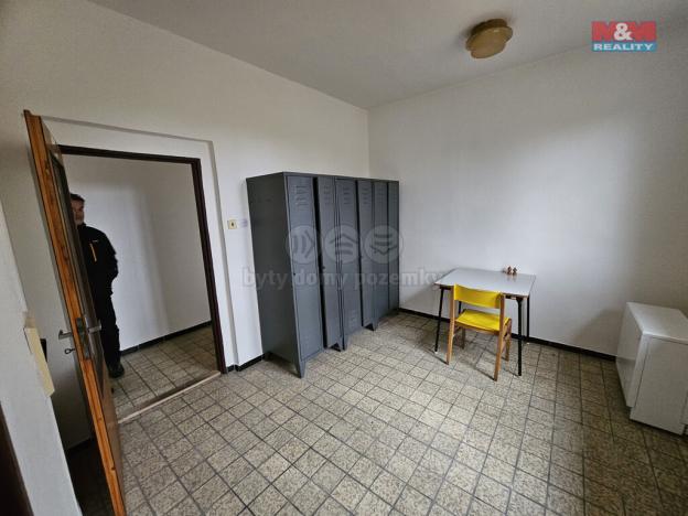 Pronájem skladu, Tisová - Hlinné, 1000 m2