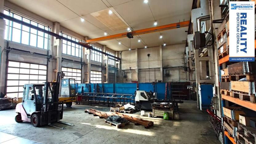 Pronájem výrobních prostor, Lišov, Hůrecká, 2357 m2