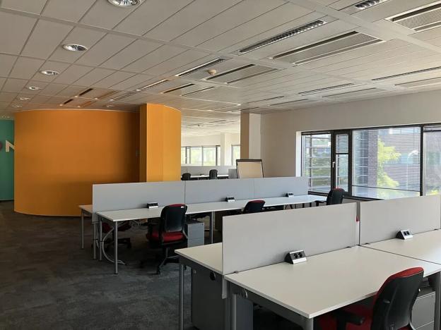 Pronájem kanceláře, Brno, Holandská, 872 m2