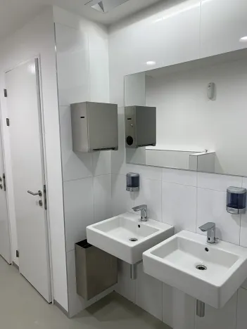 Pronájem kanceláře, Brno, Holandská, 1283 m2