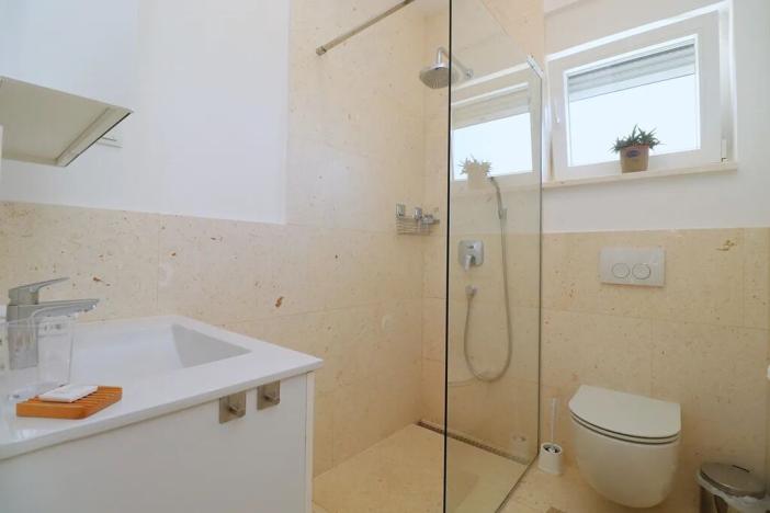 Prodej bytu 3+kk, Tribunj, Chorvatsko, 108 m2