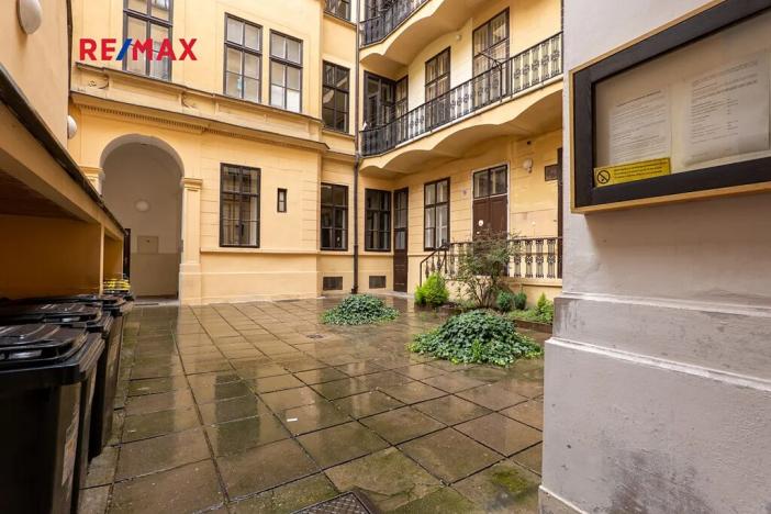 Prodej bytu 1+kk, Praha - Staré Město, Hradební, 42 m2