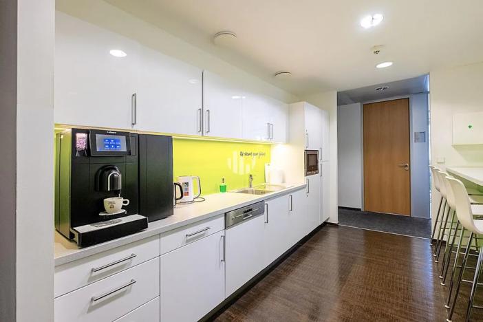 Pronájem kanceláře, Praha - Karlín, Ke Štvanici, 1231 m2