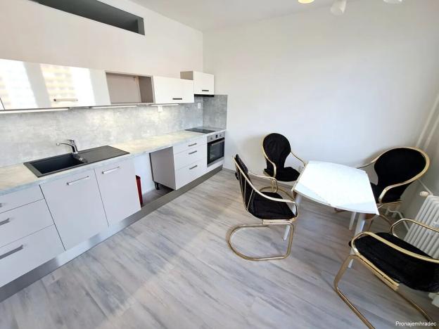 Pronájem bytu 2+1, Hradec Králové, třída Edvarda Beneše, 60 m2