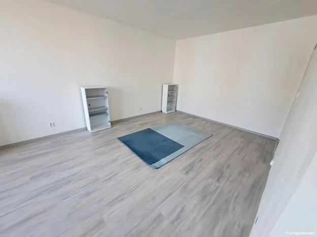 Pronájem bytu 2+1, Hradec Králové, třída Edvarda Beneše, 60 m2